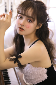 翁公和晓雯在厨房里猛烈进出