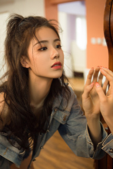 游泳馆里的两个教练孟月月